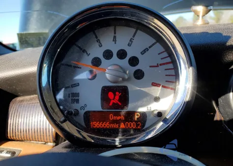 2010 Mini Cooper z USA, uszkodzony, nr VIN WMWMF3C56ATZ23007